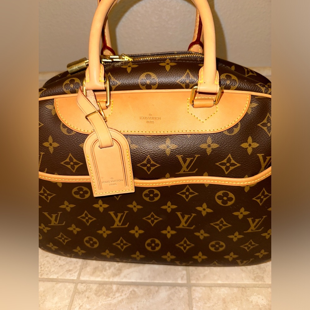 Louis Vuitton Deauville Vanity - Picture 3 of 17